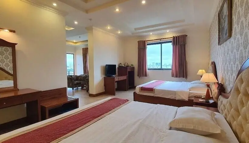 اتاق اجرایی, Hoang Yen