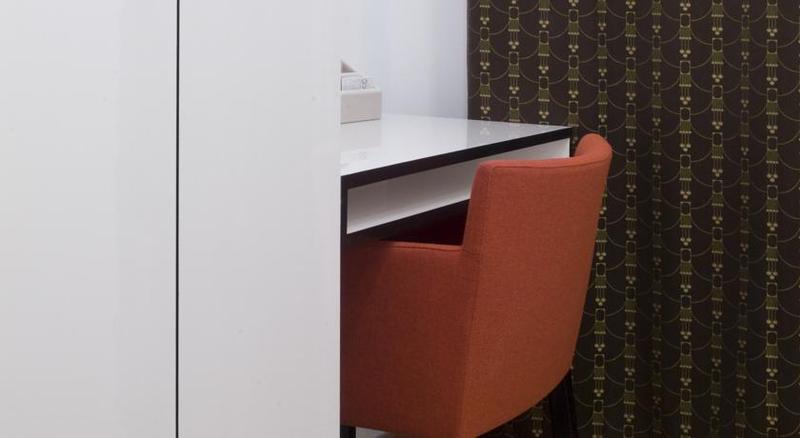 اتاق لوکس, Hoang Yen