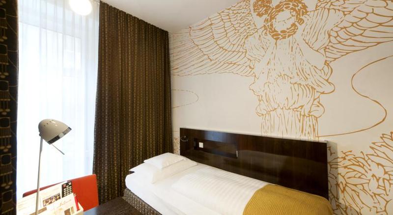 اتاق لوکس, Hoang Yen