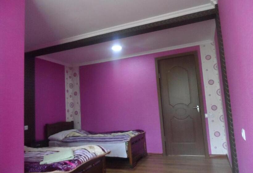 اتاق استاندارد سه نفره, Tekla