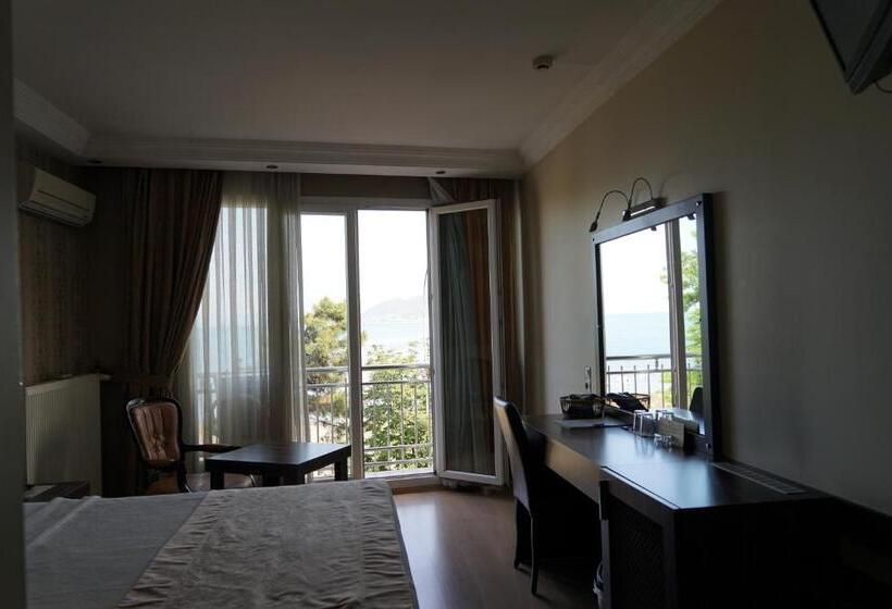 غرفة قياسية مطلّة علي البحر, Yalihan Ari