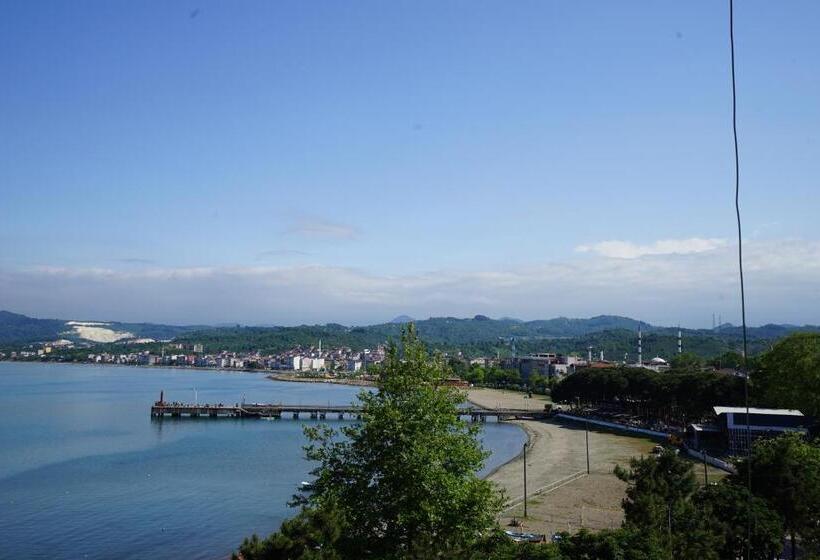 غرفة قياسية مطلّة علي البحر, Yalihan Ari