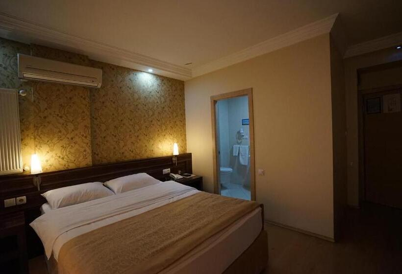 غرفة قياسية مطلّة علي البحر, Yalihan Ari