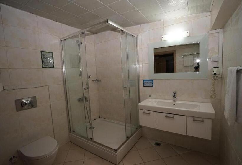 غرفة قياسية مطلّة علي البحر, Yalihan Ari