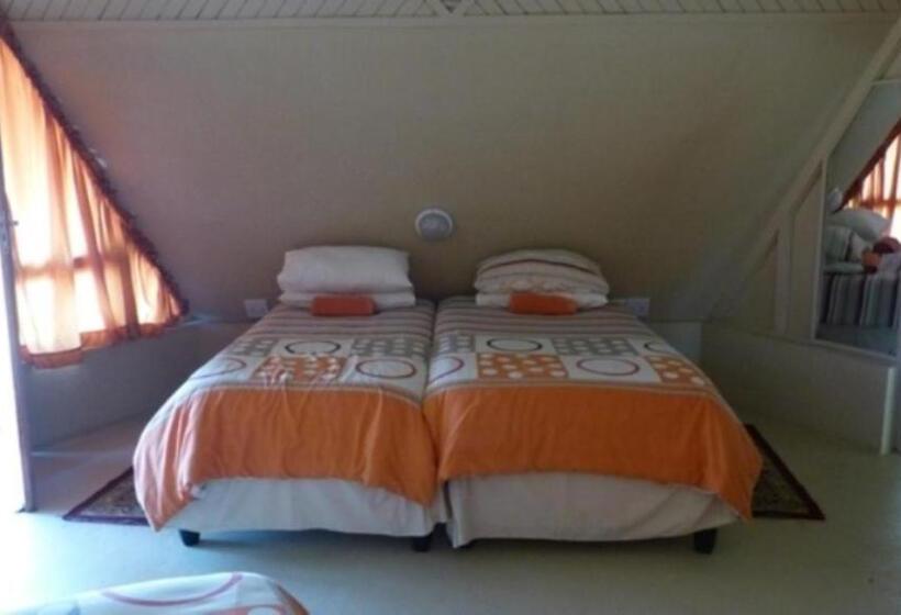 غرفة قياسية ثلاثية, Pyramids Motel