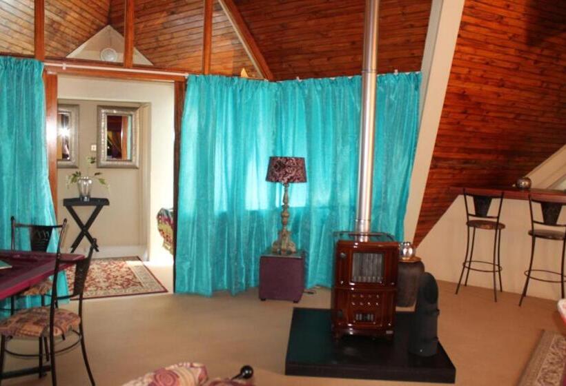 غرفة عائلية, Pyramids Motel