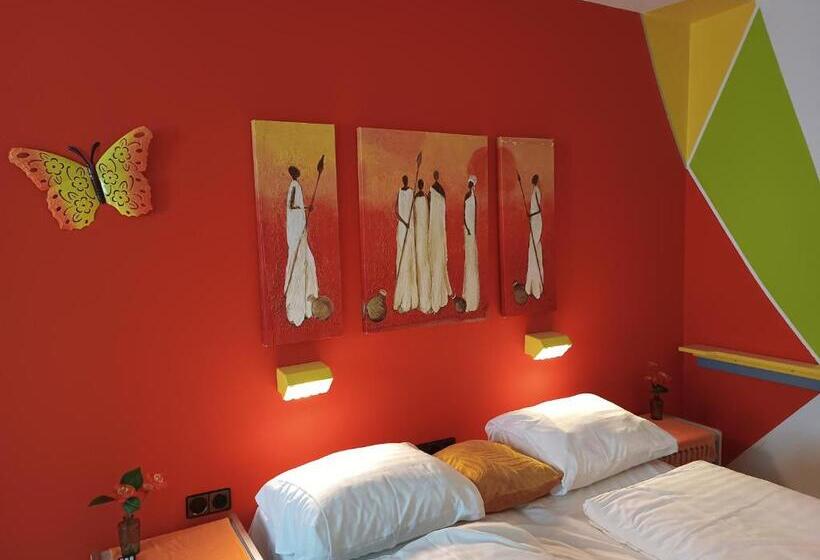 اتاق استاندارد سه نفره, Gaudi