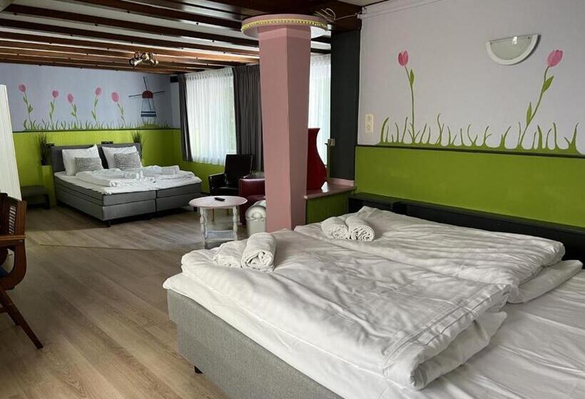 اتاق خانوادگی, Gaudi