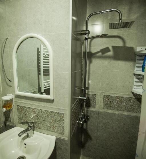 اتاق خانوادگی, Guest House Didis