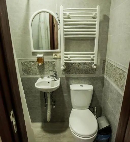 اتاق خانوادگی, Guest House Didis