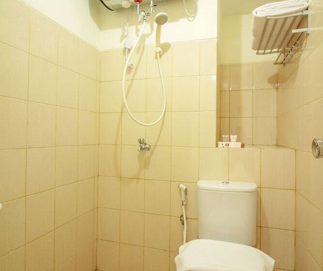 اتاق استاندارد یک نفره, Oyo 483 Flagship Tamansari Panoramic Bandung