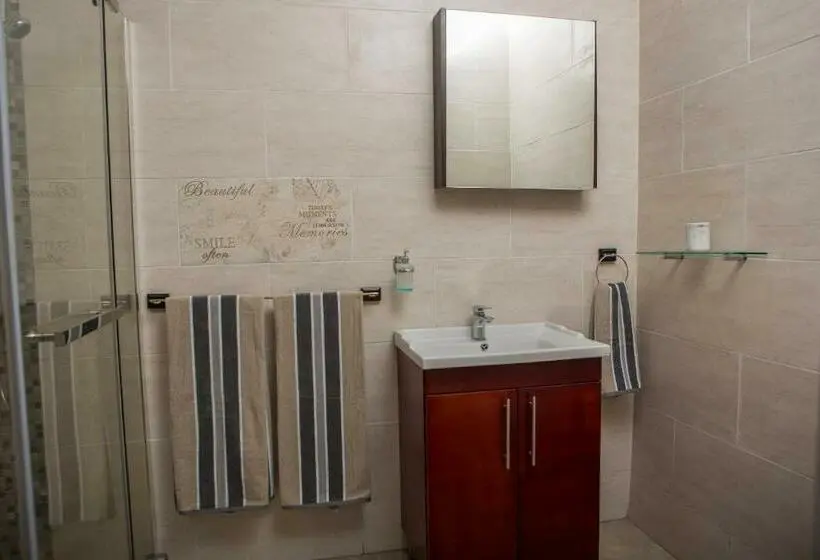 Economy-huone, Dyna Guest House