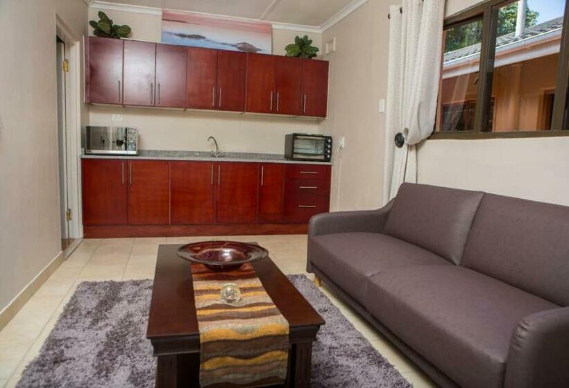 家庭间, Dyna Guest House