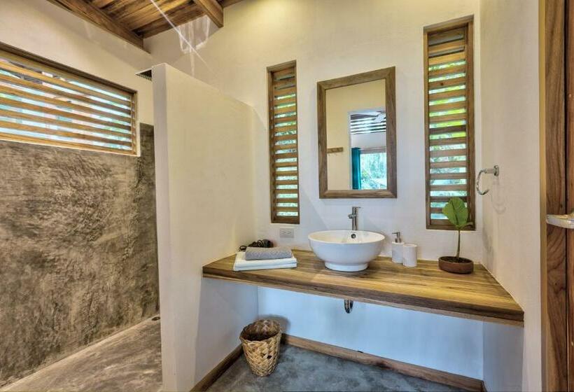 בקתה סטנדרטית, Satta Lodge