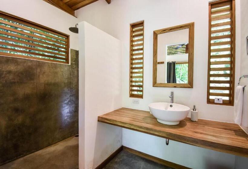 בקתה סטנדרטית, Satta Lodge