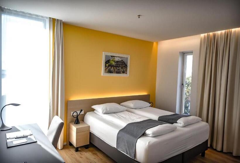 اتاق استاندارد سه نفره, South Coast