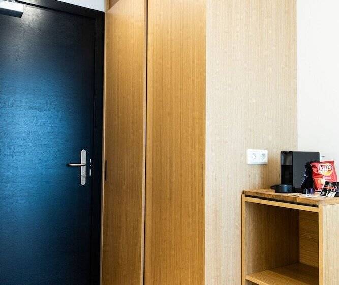 اتاق استاندارد, South Coast