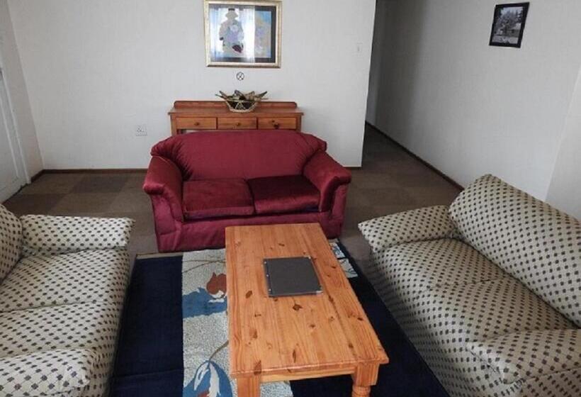 اتاق خانوادگی, Motebong Lodge