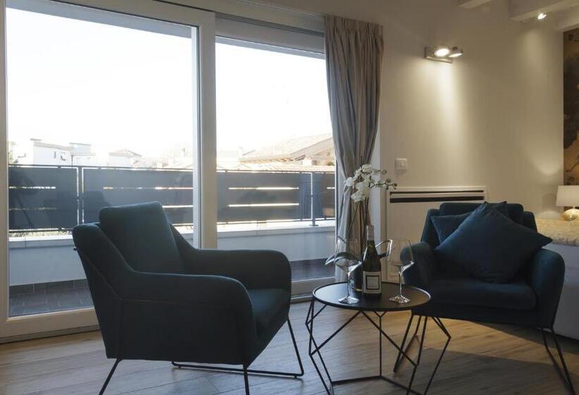 带露台的小型套房, Tiamo Modern Design Guest House