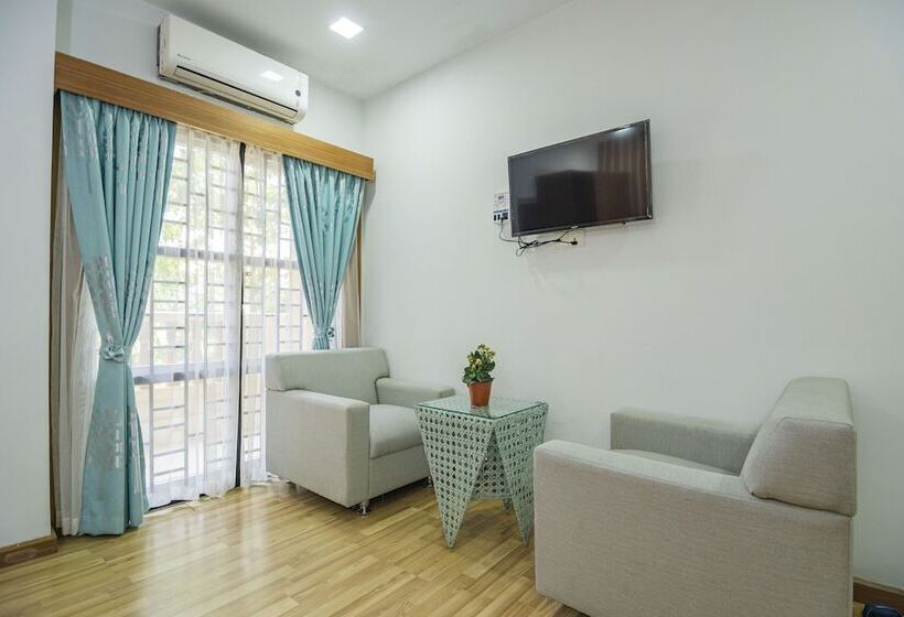 اتاق لوکس, Agga@9mile