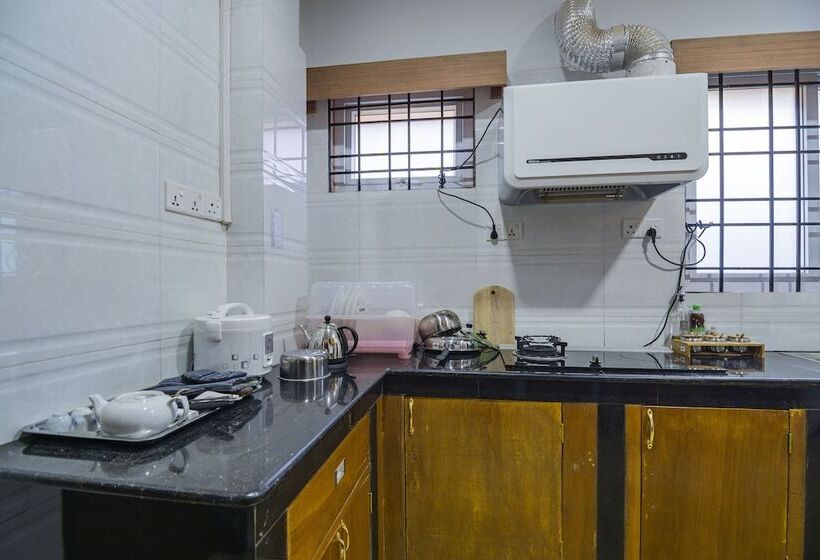 اتاق خانوادگی, Agga@9mile