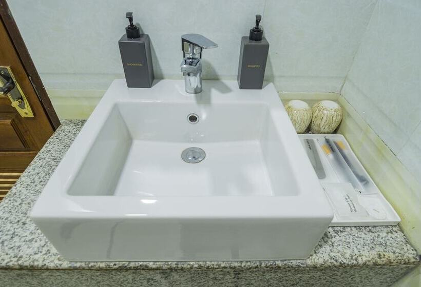 اتاق استاندارد یک نفره, Agga@9mile