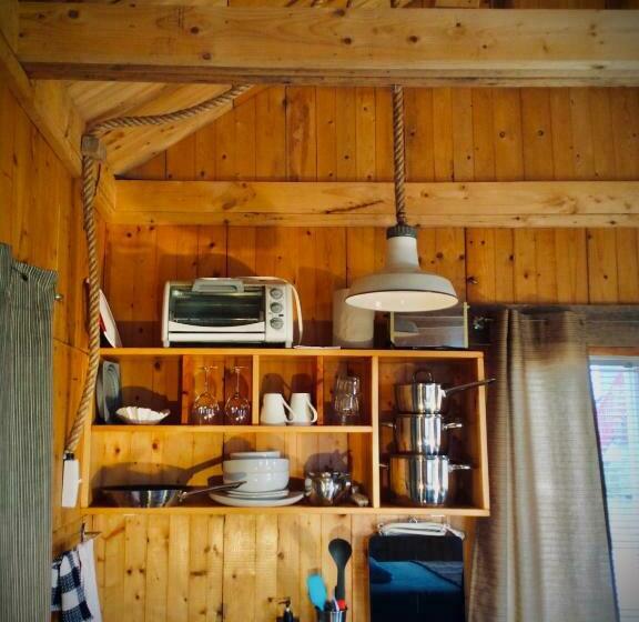 בקתת חדר, Auberge Café Acadien