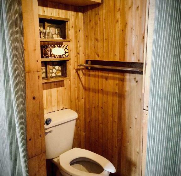 בקתת חדר, Auberge Café Acadien