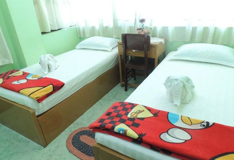 اتاق استاندارد, Nay Chi Linn