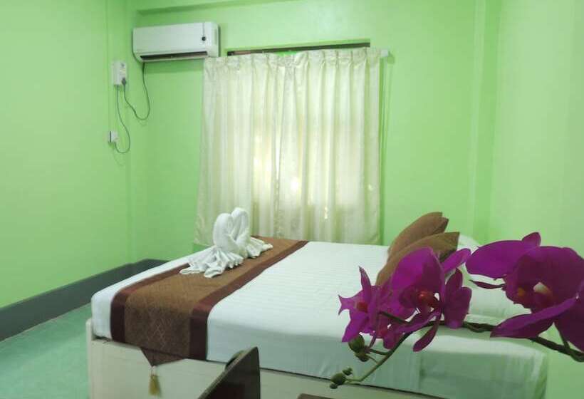 اتاق سوپریور, Nay Chi Linn