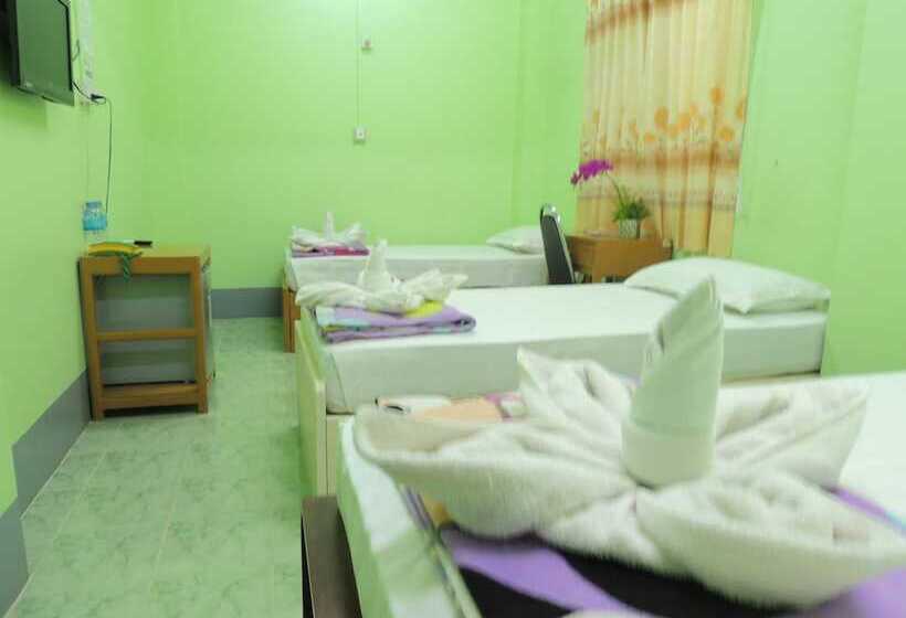 اتاق استاندارد سه نفره, Nay Chi Linn