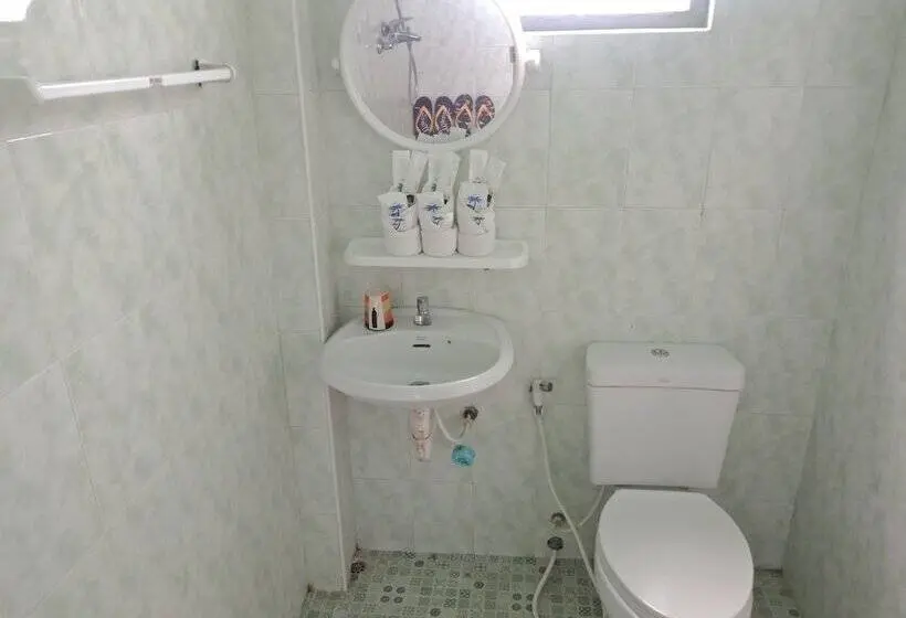 اتاق سوپریور سه تخته, Nay Chi Linn