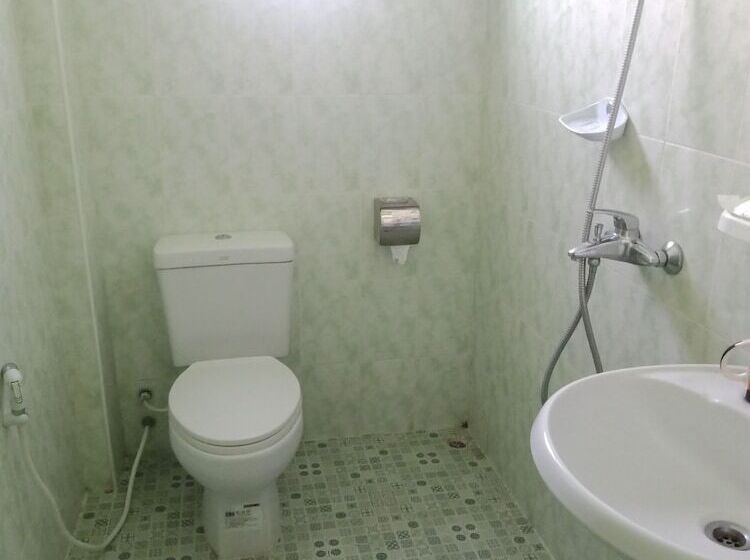 اتاق سوپریور سه تخته, Nay Chi Linn