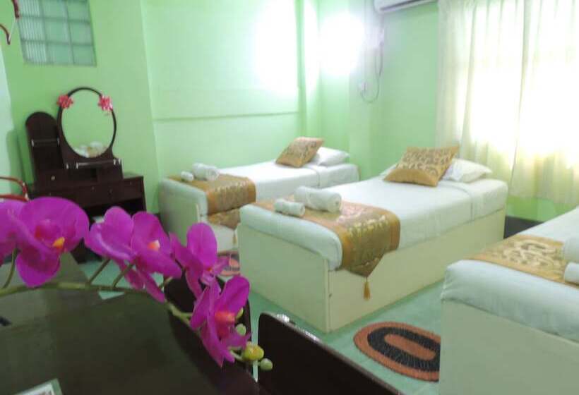 اتاق سوپریور سه تخته, Nay Chi Linn