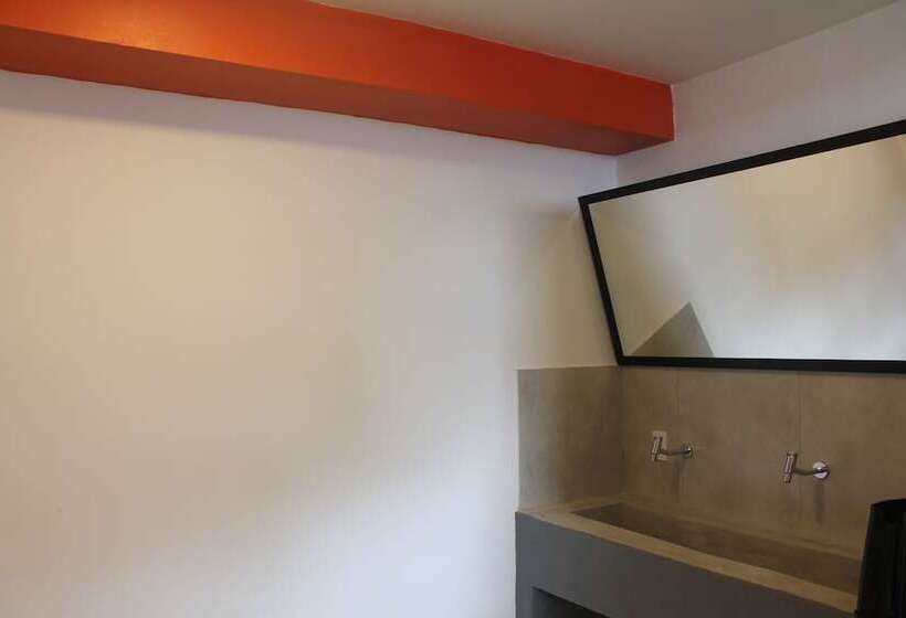 اتاق خانوادگی, Massambaba Hostel