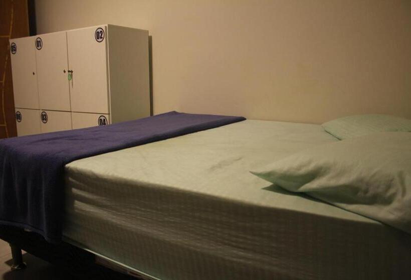 اتاق خانوادگی, Massambaba Hostel