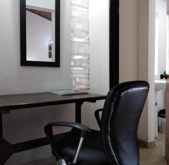 디럭스 룸, Hostal Norma101