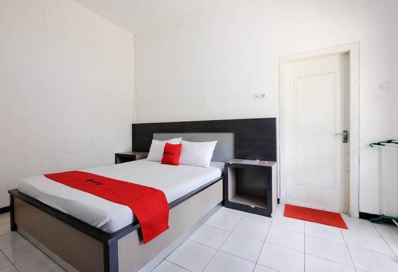 Номер Deluxe, Reddoorz Near Moro Mall Purwokerto