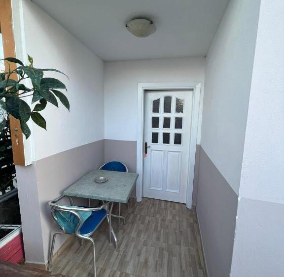 اتاق اکونومی, Anel Suites