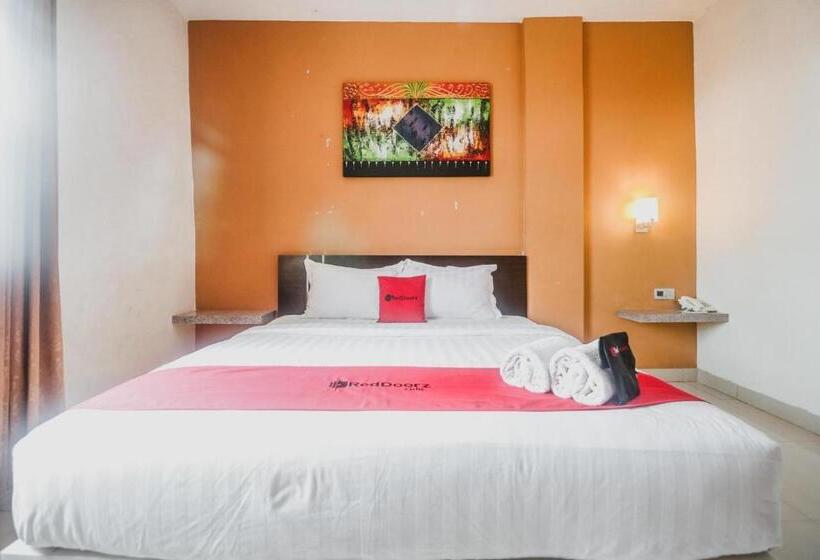 غرفة ديلوكس, Reddoorz Plus Near Universitas Negeri Makassar