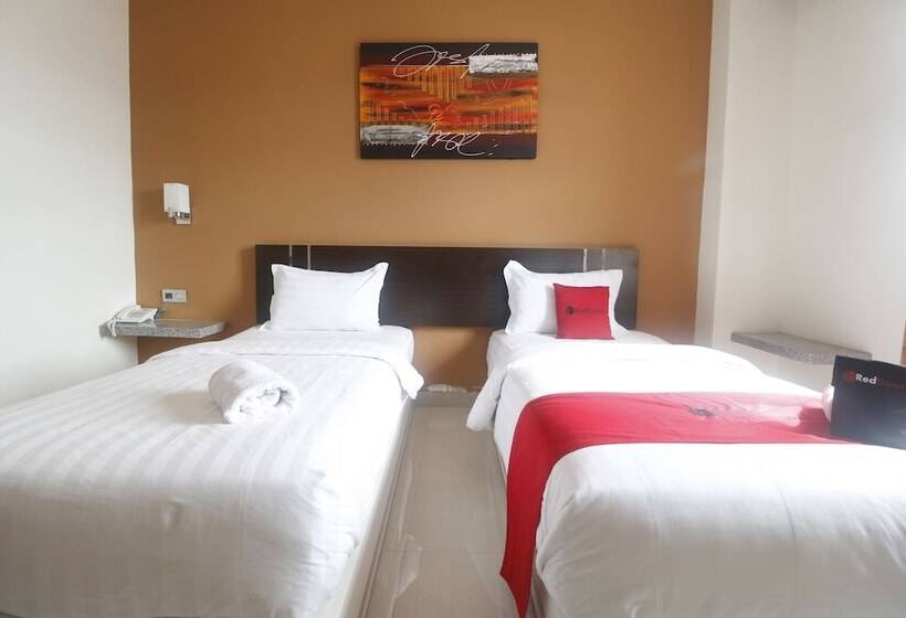 Номер Deluxe, Reddoorz Plus Near Universitas Negeri Makassar
