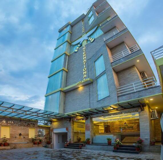 اتاق لوکس, Task International