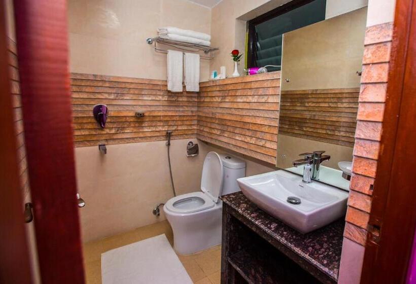 اتاق لوکس خانوادگی, Task International