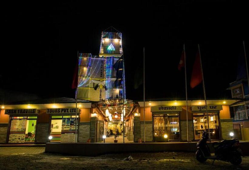 سوییت با چشم‌انداز کوه, Task International