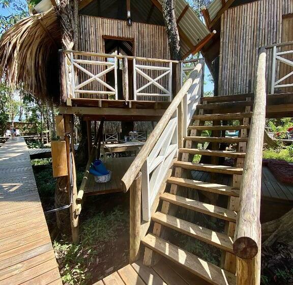 تختخواب در اتاق مشترک, Boatique Hotel And Marina