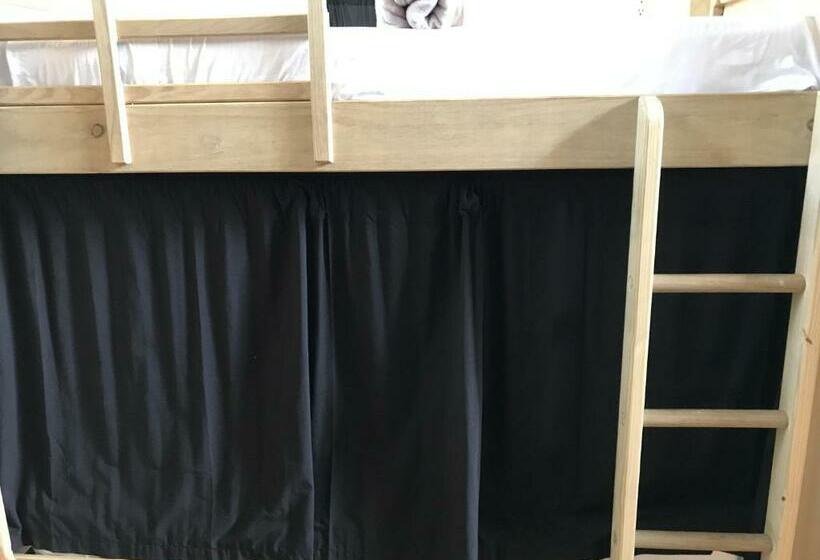 تختخواب در اتاق مشترک, Boatique Hotel And Marina