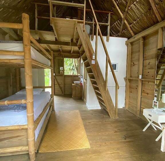 بانگلوی لوکس, Boatique Hotel And Marina