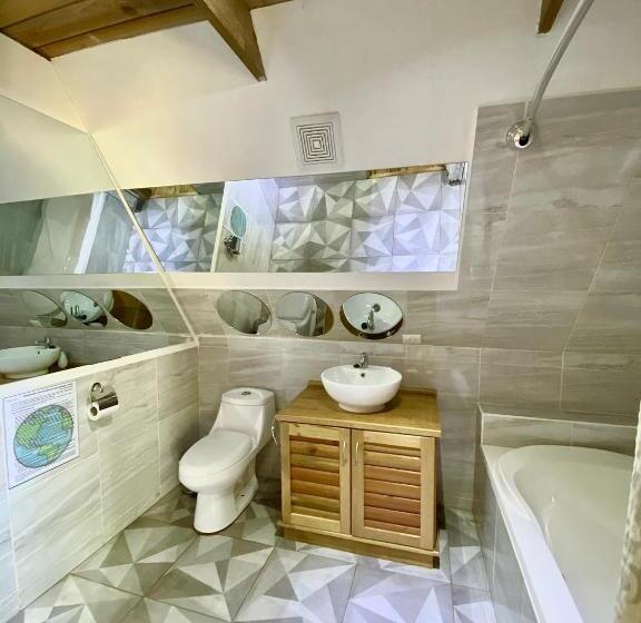 استودیوی لوکس, Boatique Hotel And Marina