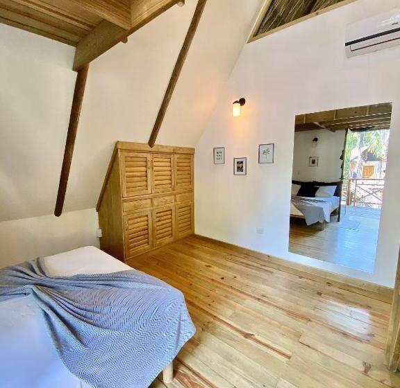 استودیوی لوکس, Boatique Hotel And Marina