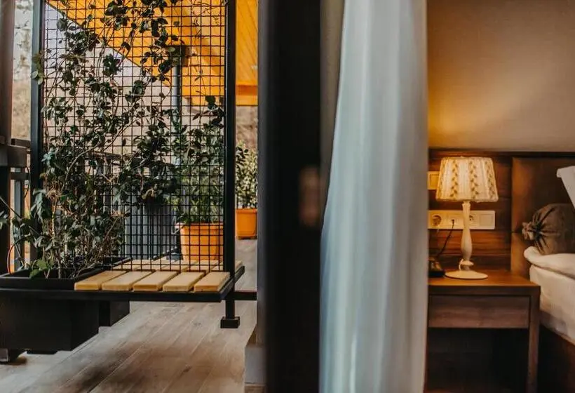 اتاق استاندارد با تخت بزرگ, Seventeen Rooms